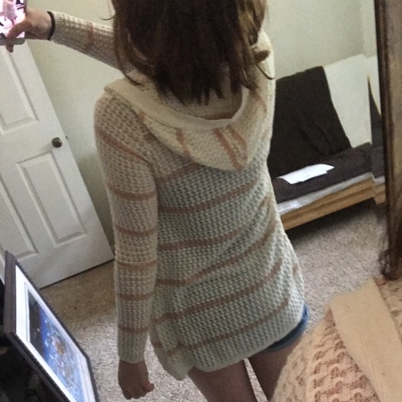 white & peach cardigan - Picture 3 of 3